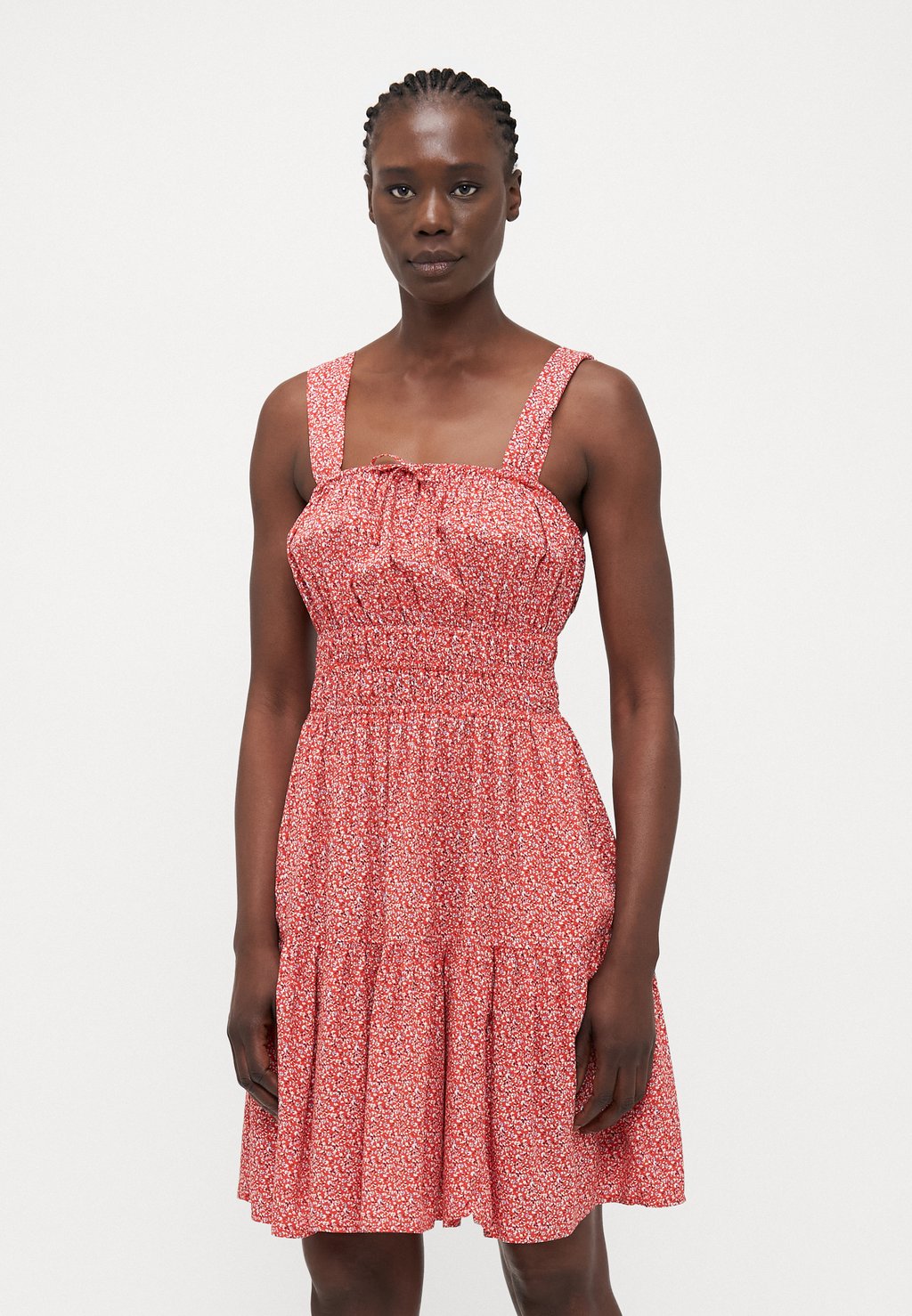 Повседневное платье TIE FRONT SMOCKED MINI Gap Tall, красный
Повседневное платье TIE FRONT SMOCKED MINI Gap Tall, красный