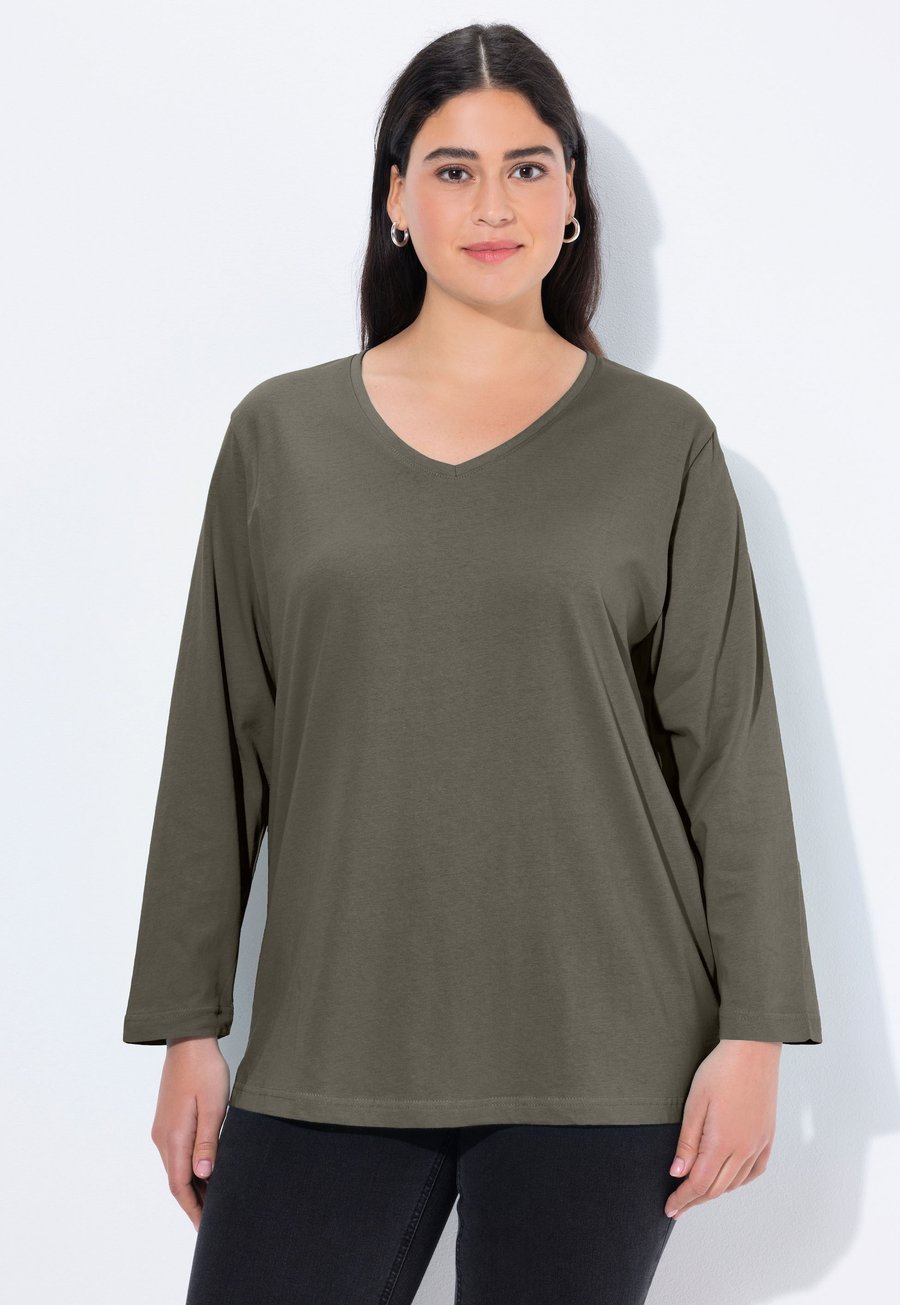 Топ Ulla Popken BASIC-V LANGARM , Olive Gray/Olive
Топ Ulla Popken BASIC-V LANGARM , Olive Gray/Olive