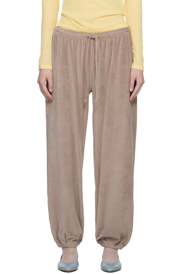 Baserange Спортивные штаны из велюра цвета таупе с подушкой
Baserange Спортивные штаны из велюра цвета таупе с подушкой