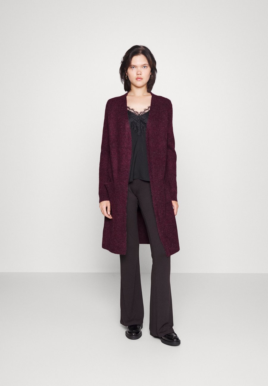 Кардиган Vero Moda VMDOFFY LS LONG OPEN GA NOOS, Winetasting/Bordeaux
Кардиган Vero Moda VMDOFFY LS LONG OPEN GA NOOS, Winetasting/Bordeaux