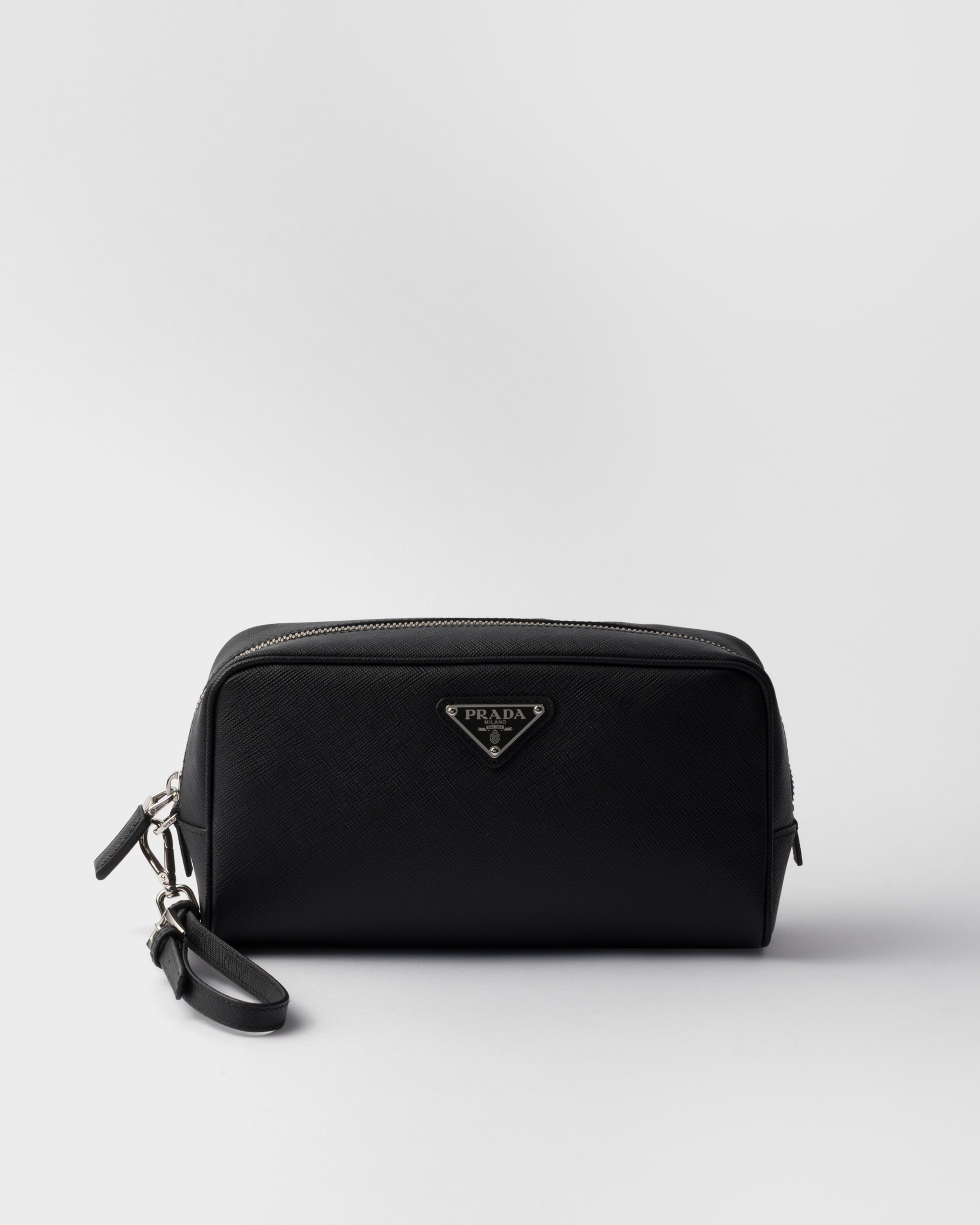 Клатч из сафьяновой кожи Prada, черный
Клатч из сафьяновой кожи Prada, черный