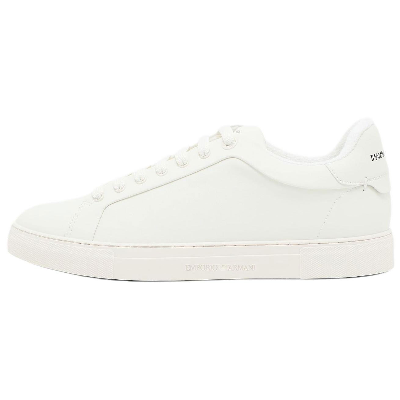 EMPORIO ARMANI Эссеншиалс мужские белые скейтерские кеды на низком ходу
EMPORIO ARMANI Эссеншиалс мужские белые скейтерские кеды на низком ходу