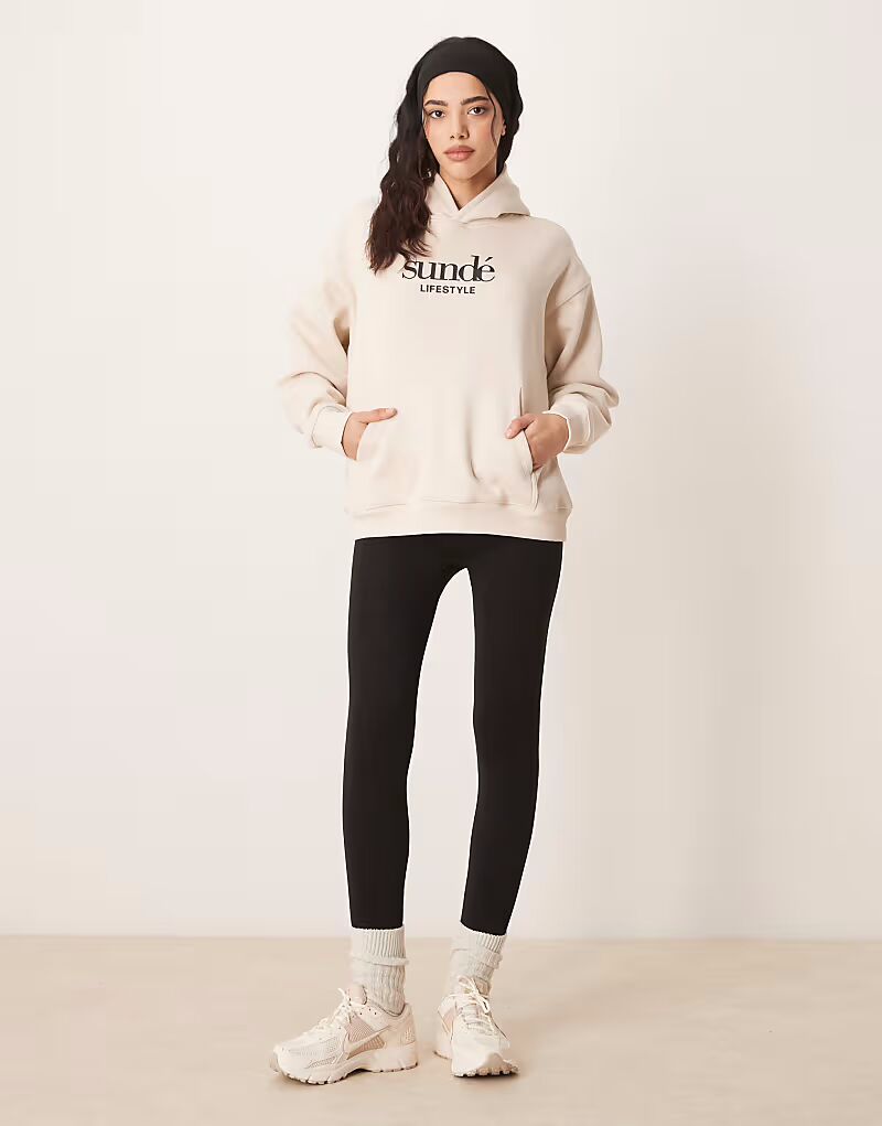 Толстовка свободного кроя Sunde из мягкого микса бежевого цвета Sundé 
Толстовка свободного кроя Sunde из мягкого микса бежевого цвета Sundé