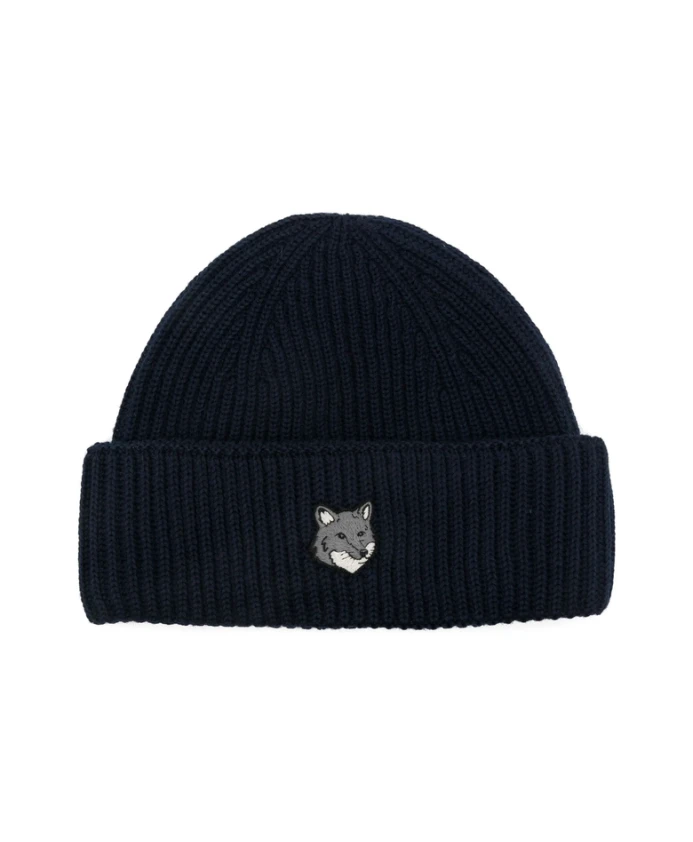 Темно-Синяя шерстяная кепка с ребристым логотипом Maison Kitsunã, синий
Темно-Синяя шерстяная кепка с ребристым логотипом Maison Kitsunã, синий