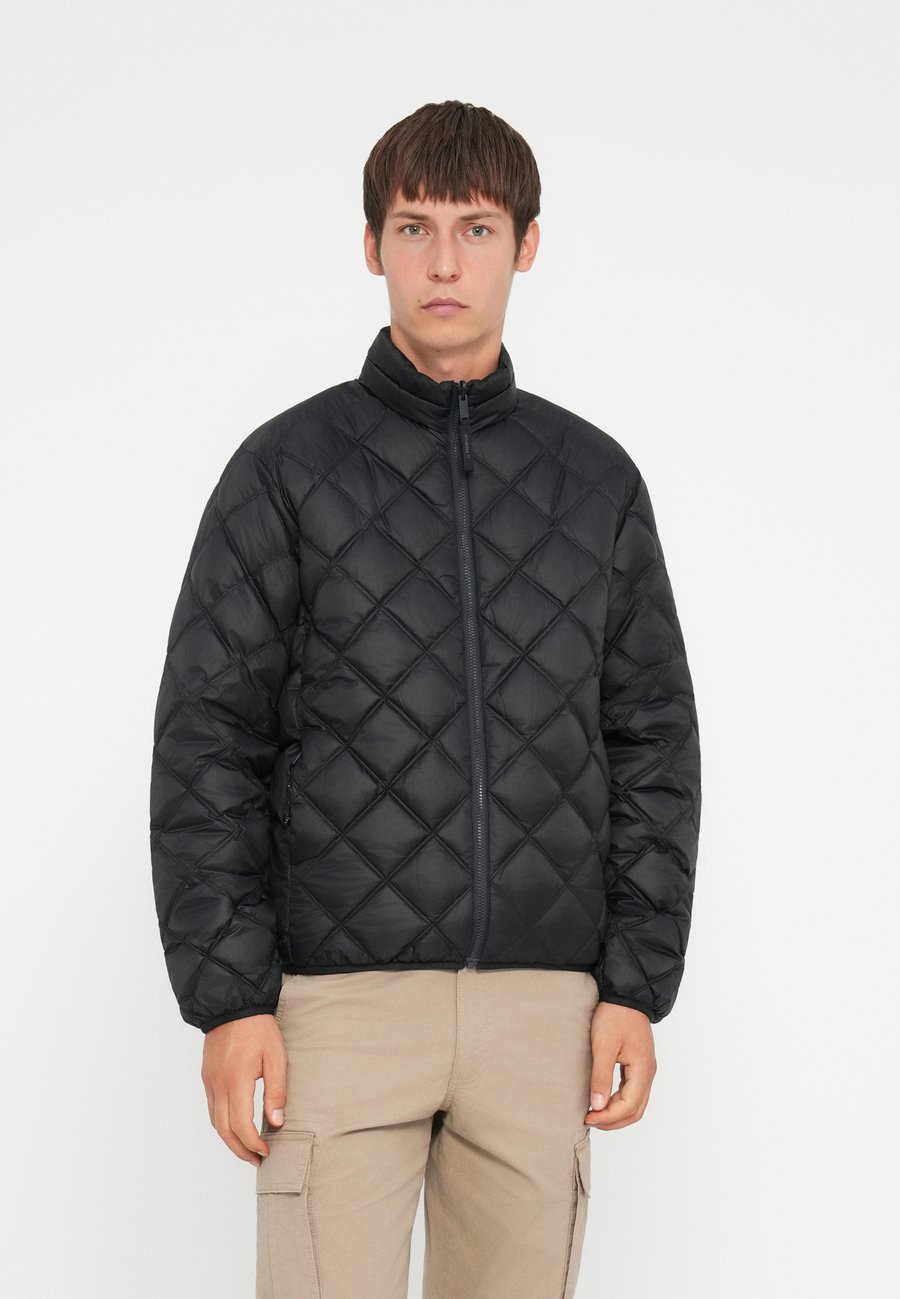 Куртка Jack & Jones PREMIUM JPRCCJAKE QUILTED REVERSIBLE JACKET, Dark Navy/Dark Blue
Куртка Jack & Jones PREMIUM JPRCCJAKE QUILTED REVERSIBLE JACKET, Dark Navy/Dark Blue