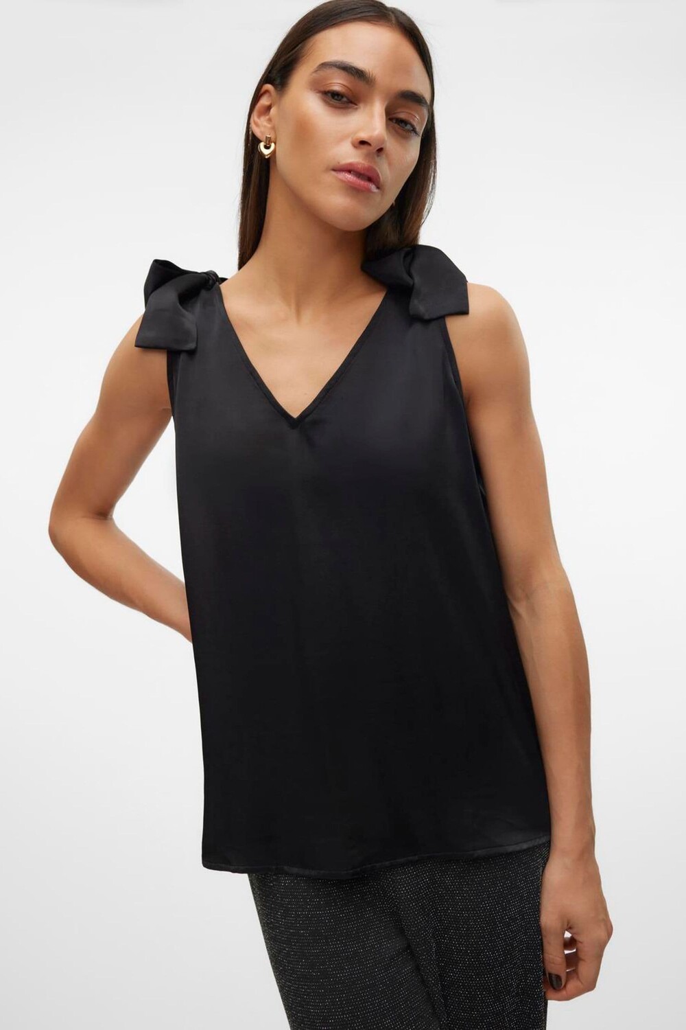 Атласная блузка с V образным вырезом и бантом Vero Moda, черный
Атласная блузка с V образным вырезом и бантом Vero Moda, черный