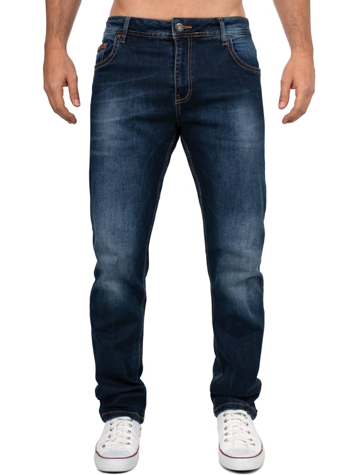 Джинсы темно-синего цвета Cipo & Baxx
Джинсы темно-синего цвета Cipo & Baxx