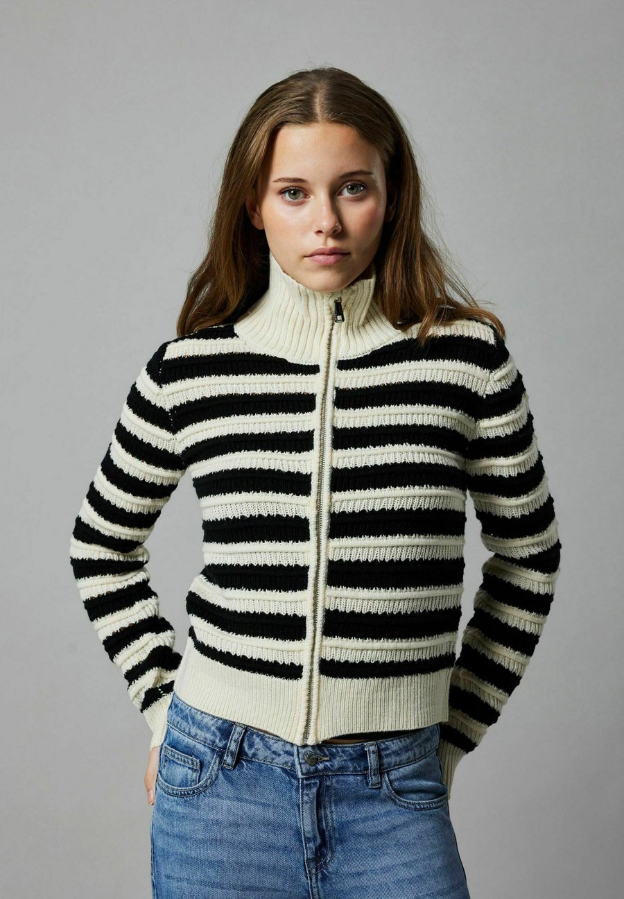 Кардиган LMTD STREIFEN, Antique White/Off-White
Кардиган LMTD STREIFEN, Antique White/Off-White