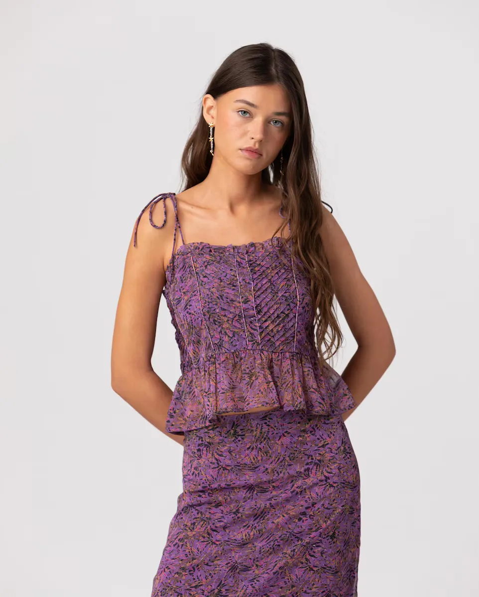 Женский топ с прямым вырезом и оборкой по низу Noon, фиолетовый
Женский топ с прямым вырезом и оборкой по низу Noon, фиолетовый