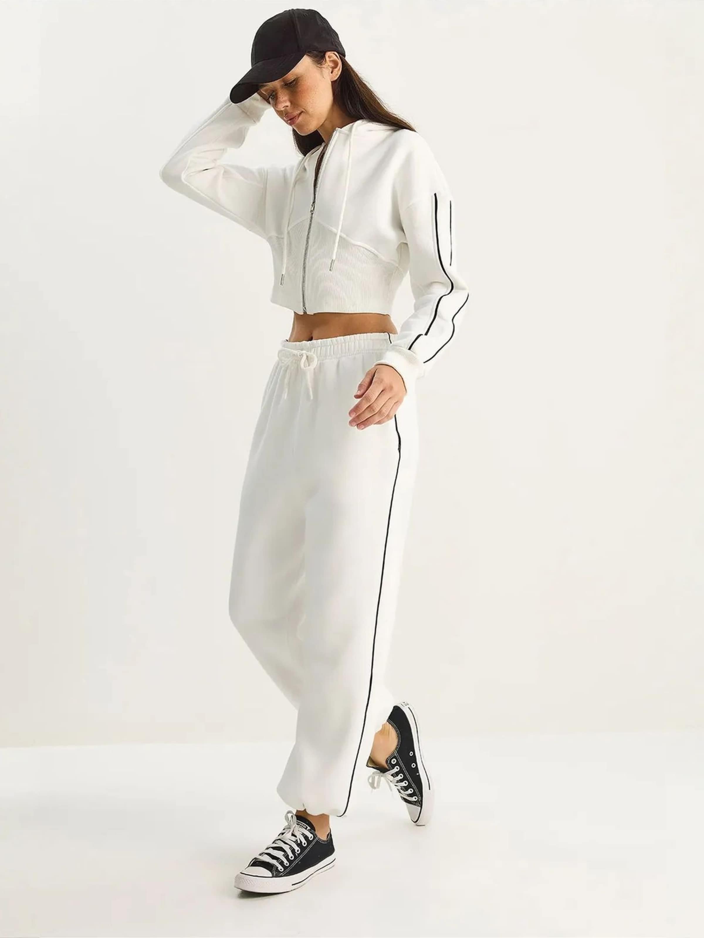 Bianco Lucci Спортивный костюм в белом цвете
Bianco Lucci Спортивный костюм в белом цвете