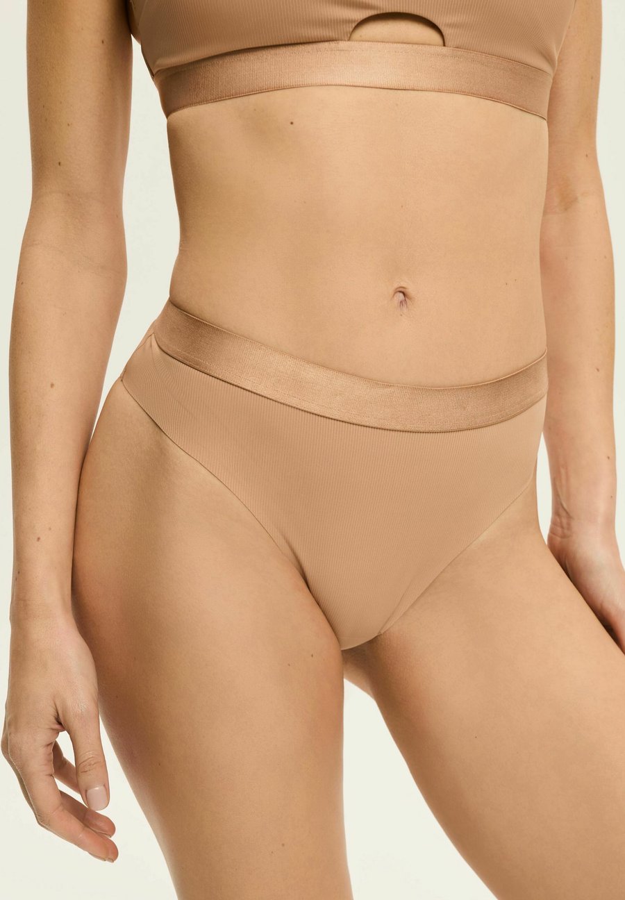 Брифы ESOTIQ BIANCO, Beige
Брифы ESOTIQ BIANCO, Beige