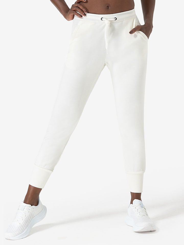 Белые спортивные штаны super.natural
Белые спортивные штаны super.natural