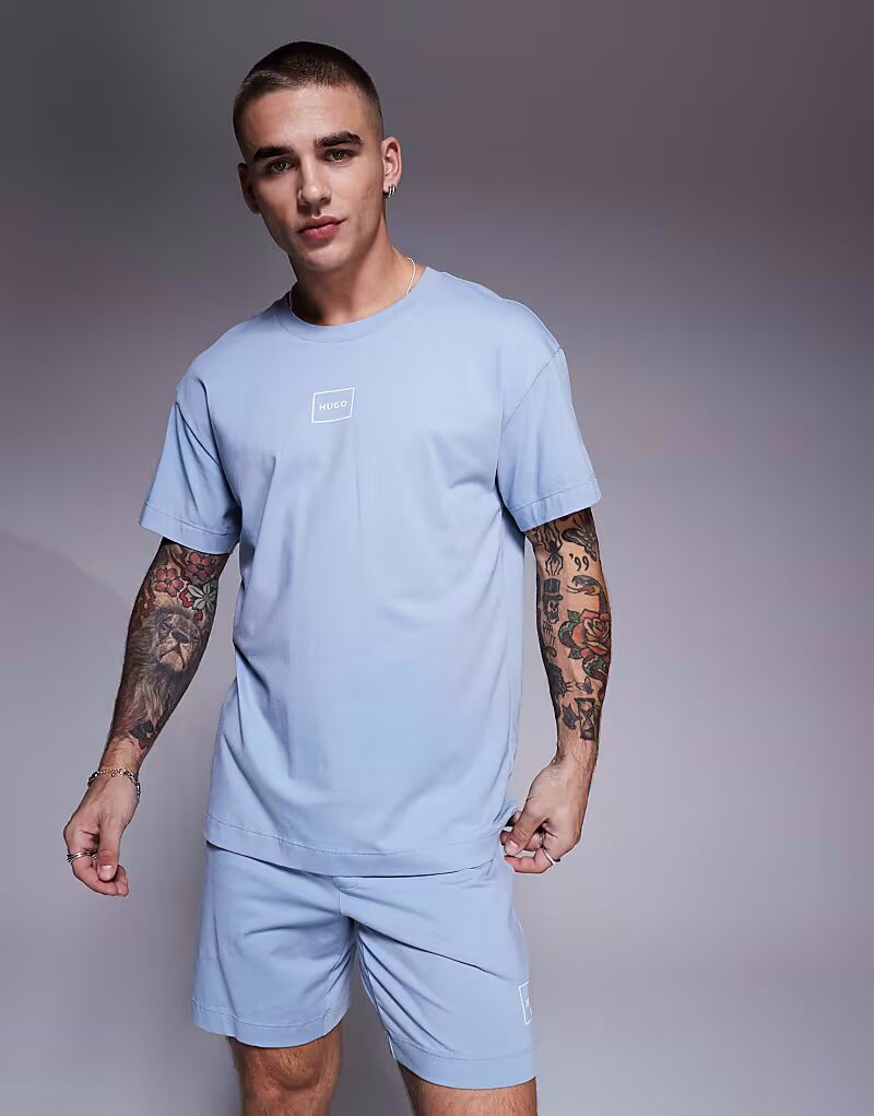 Футболка свободного кроя Hugo Red Laze с центральным логотипом светло-голубого цвета CO-ORD
Футболка свободного кроя Hugo Red Laze с центральным логотипом светло-голубого цвета CO-ORD