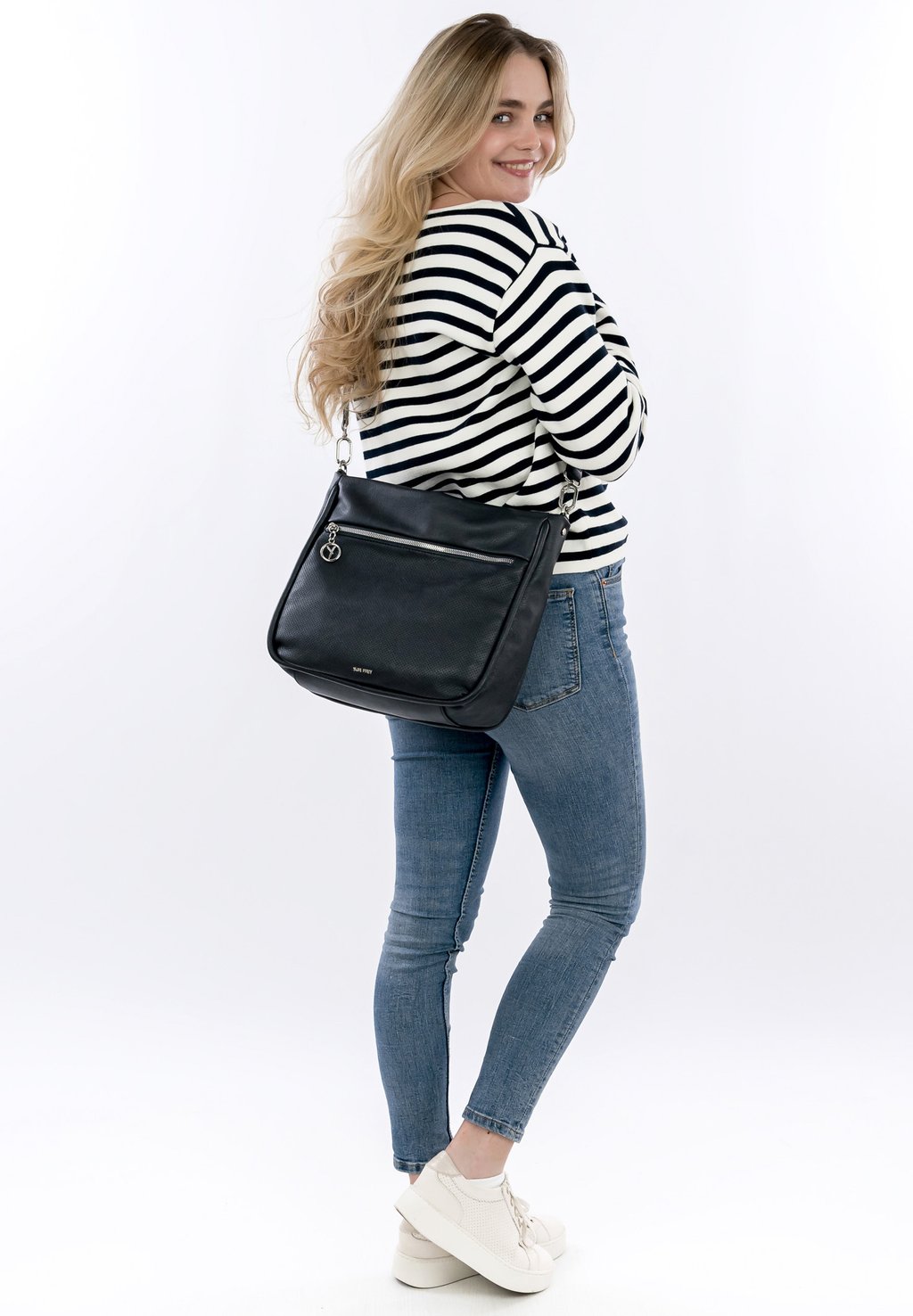 Сумка-тоут PATSY SURI FREY, темно-синий
Сумка-тоут PATSY SURI FREY, темно-синий