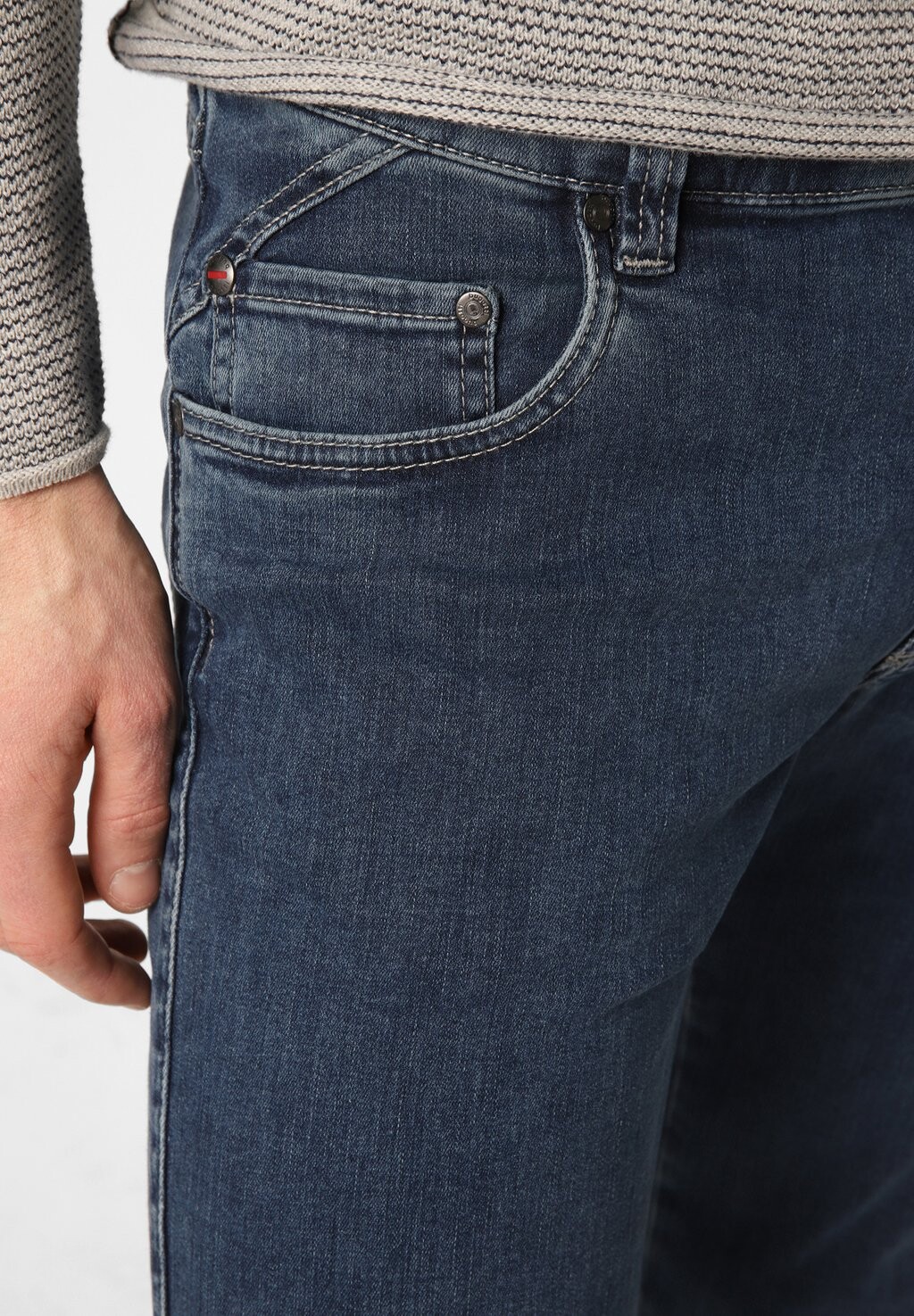 Джинсы облегающего кроя bugatti, темно-синий
Джинсы облегающего кроя bugatti, темно-синий