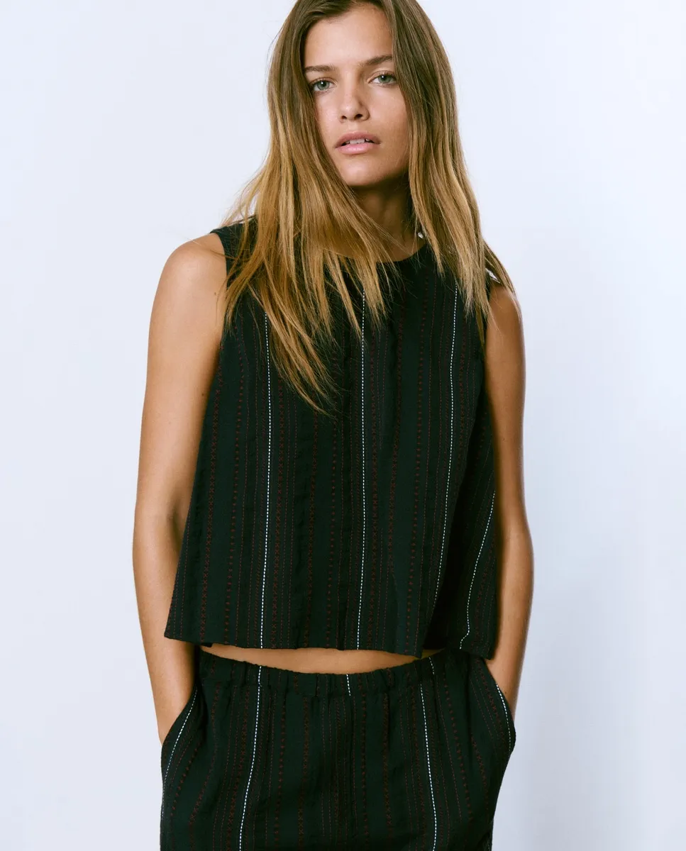 Топ с вышивкой для женщин Brownie, черный
Топ с вышивкой для женщин Brownie, черный