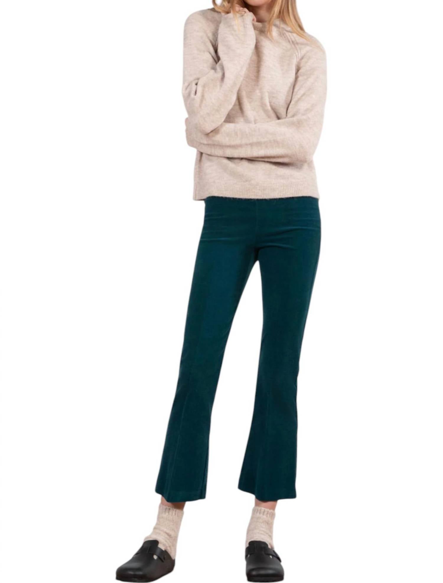 Тонкие вельветовые брюки Leo в цвете Ocean Avenue Montaigne
Тонкие вельветовые брюки Leo в цвете Ocean Avenue Montaigne