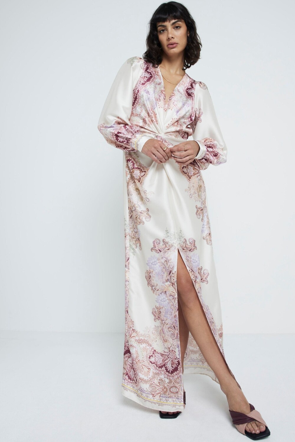 Платье макси с V образным вырезом и принтом спереди River Island, бежевый 
Платье макси с V образным вырезом и принтом спереди River Island, бежевый