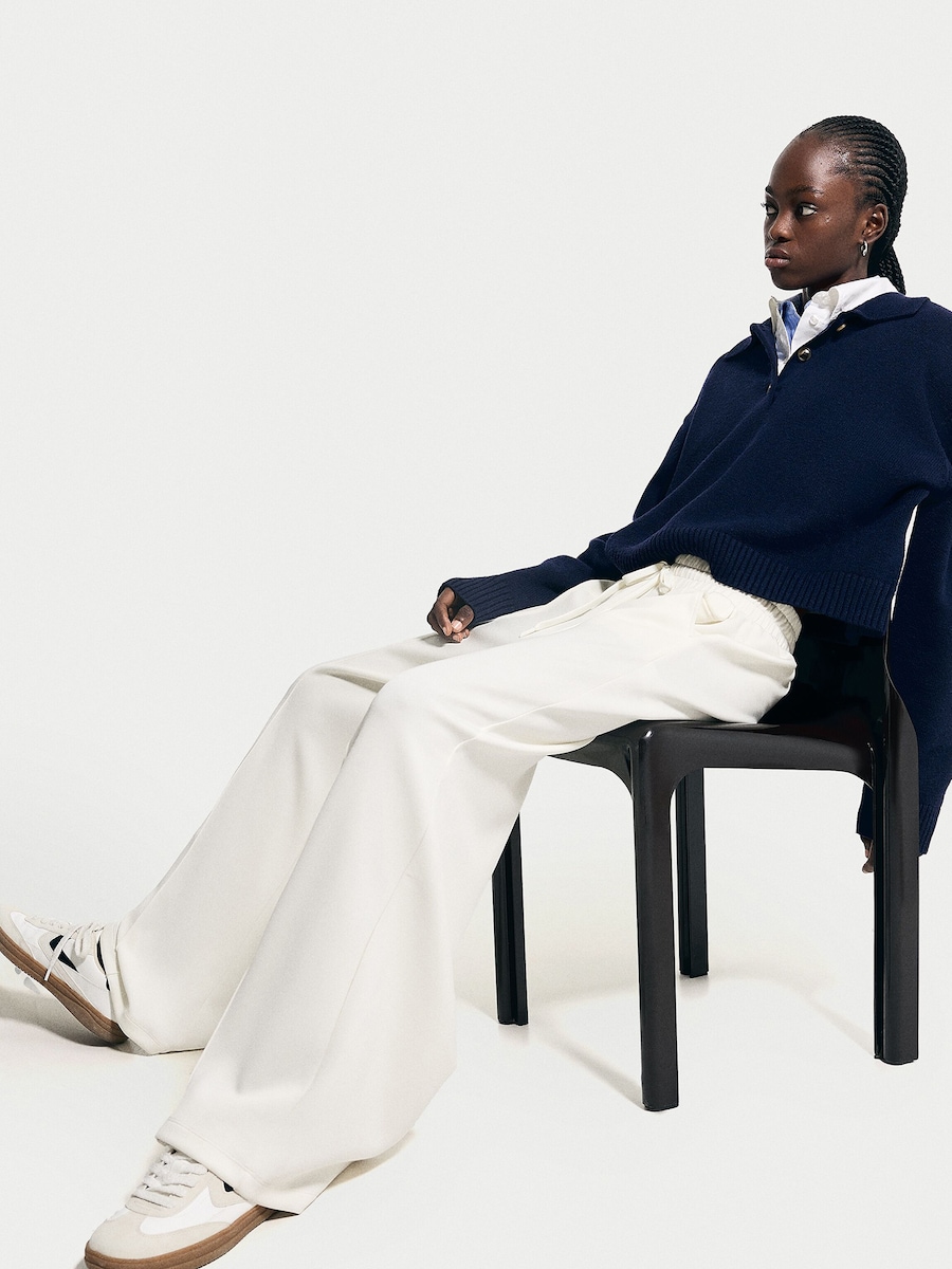 Широкие брюки Bershka, экрю
Широкие брюки Bershka, экрю