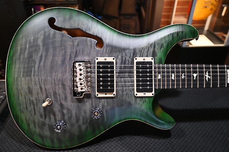 Электрогитара PRS Wood Library CE 24 Semi-Hollow Quilt - Faded Grey Black Green Burst Satin #5478
Электрогитара PRS Wood Library CE 24 Semi-Hollow Quilt - Faded Grey Black Green Burst Satin #5478