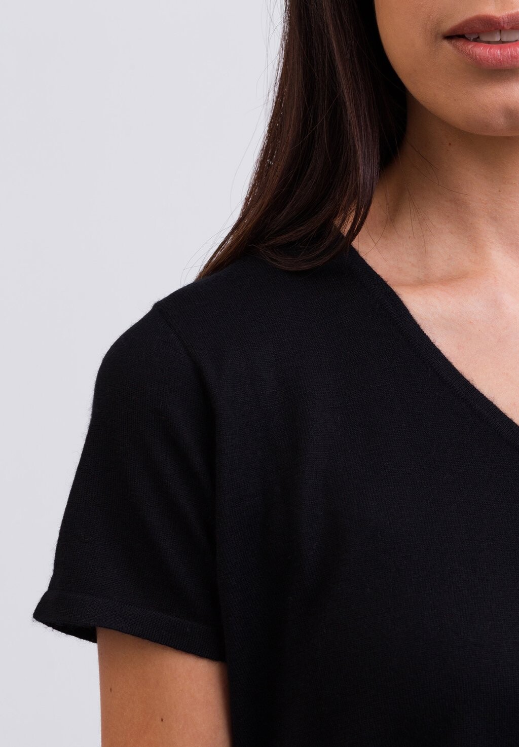 Базовая футболка CASH-MERE, черный
Базовая футболка CASH-MERE, черный