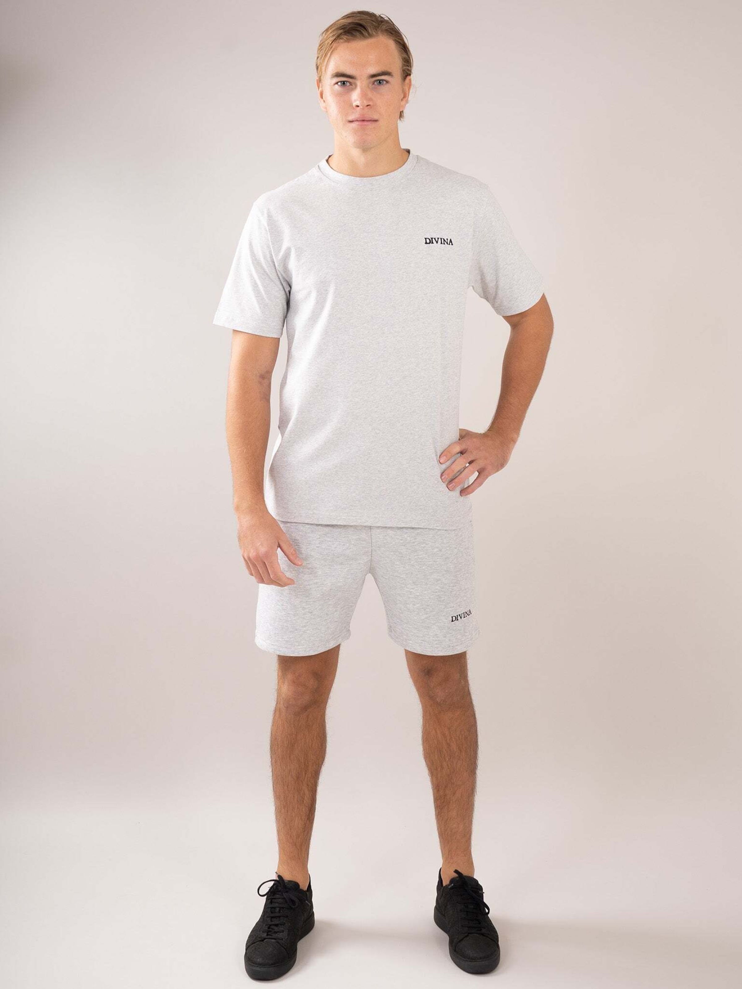 Divina Шорты Regular 'Comfy' в сером цвете
Divina Шорты Regular 'Comfy' в сером цвете