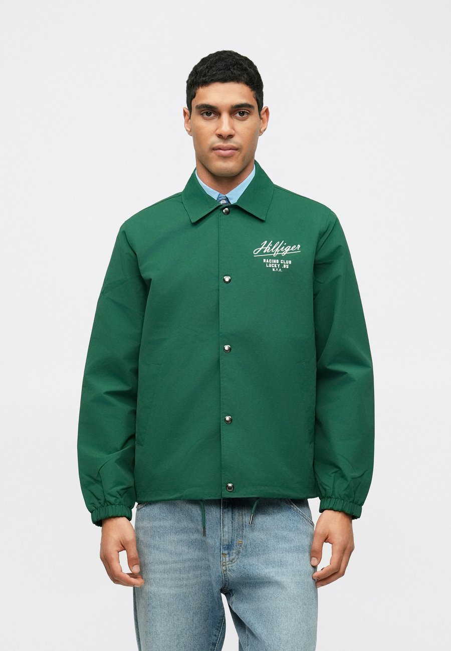 Куртка Tommy Hilfiger RACING COACH JACKET, Darkened Emerald/Green
Куртка Tommy Hilfiger RACING COACH JACKET, Darkened Emerald/Green