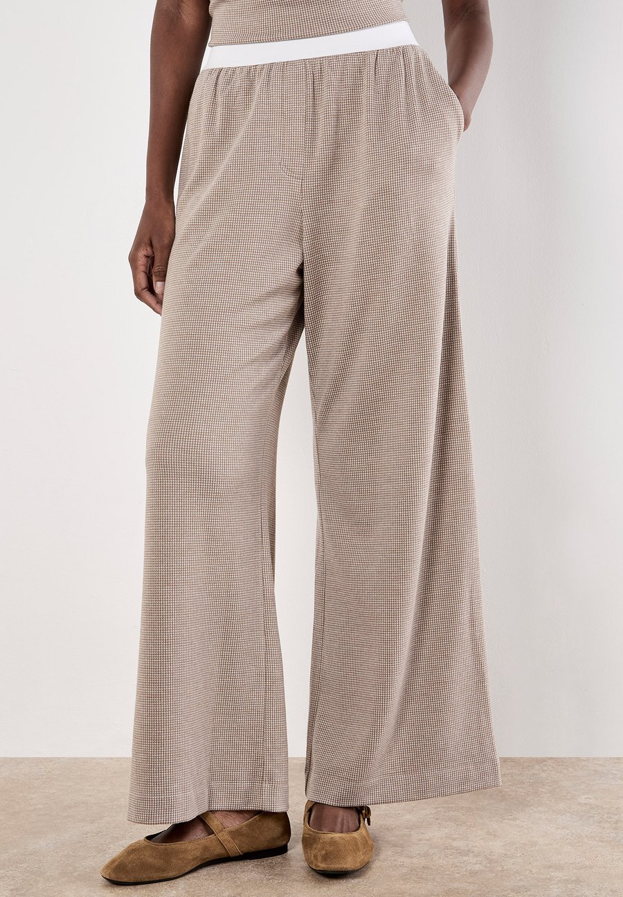 Брюки Apricot MINI DOGTOOTH SOFT WIDE , Stone
Брюки Apricot MINI DOGTOOTH SOFT WIDE , Stone