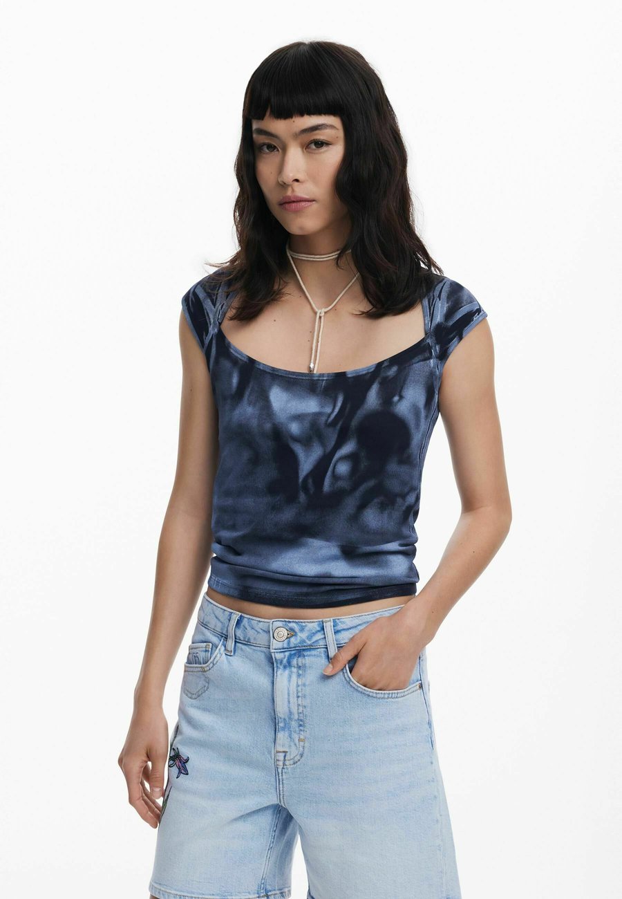 Футболка Desigual SHORT-SLEEVE GRADIENT , Blue, Синий, Футболка Desigual SHORT-SLEEVE GRADIENT , Blue
Футболка Desigual SHORT-SLEEVE GRADIENT , Blue, Синий, Футболка Desigual SHORT-SLEEVE GRADIENT , Blue