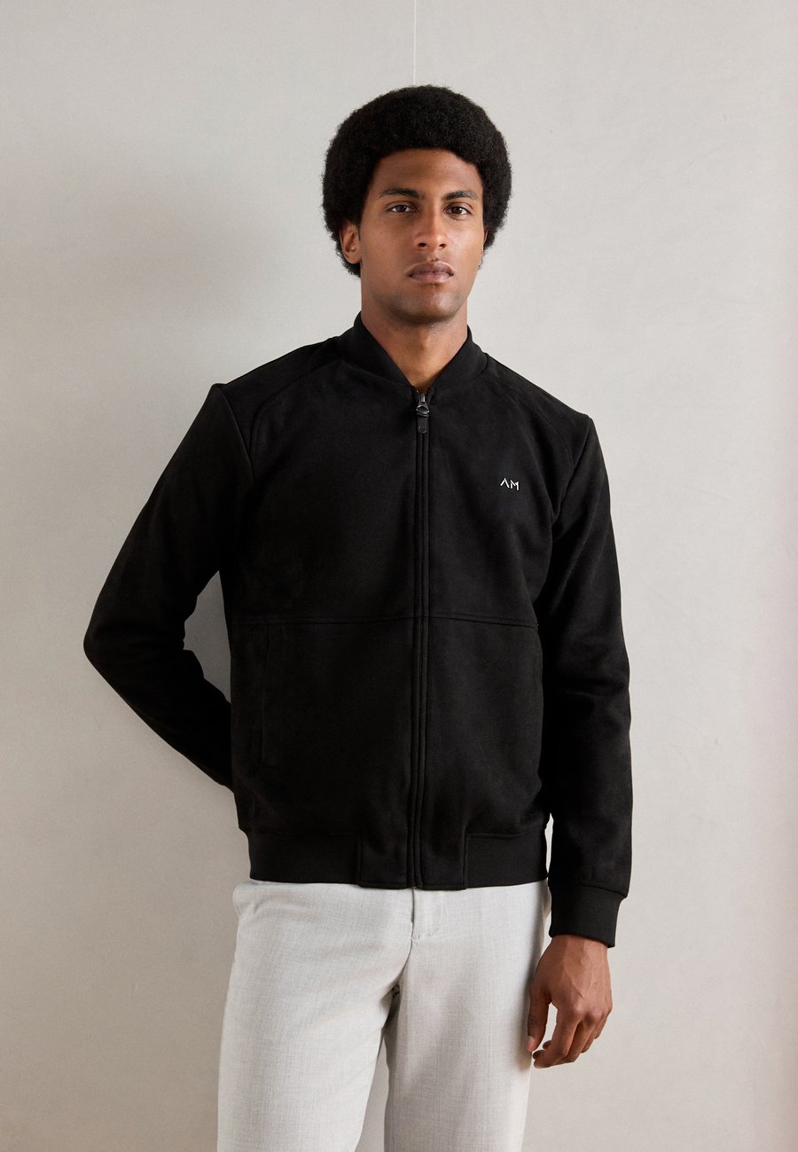 Куртка Antony Morato REGULAR FIT IN STRETCH WITH LOGOED METAL BADGE, Black
Куртка Antony Morato REGULAR FIT IN STRETCH WITH LOGOED METAL BADGE, Black