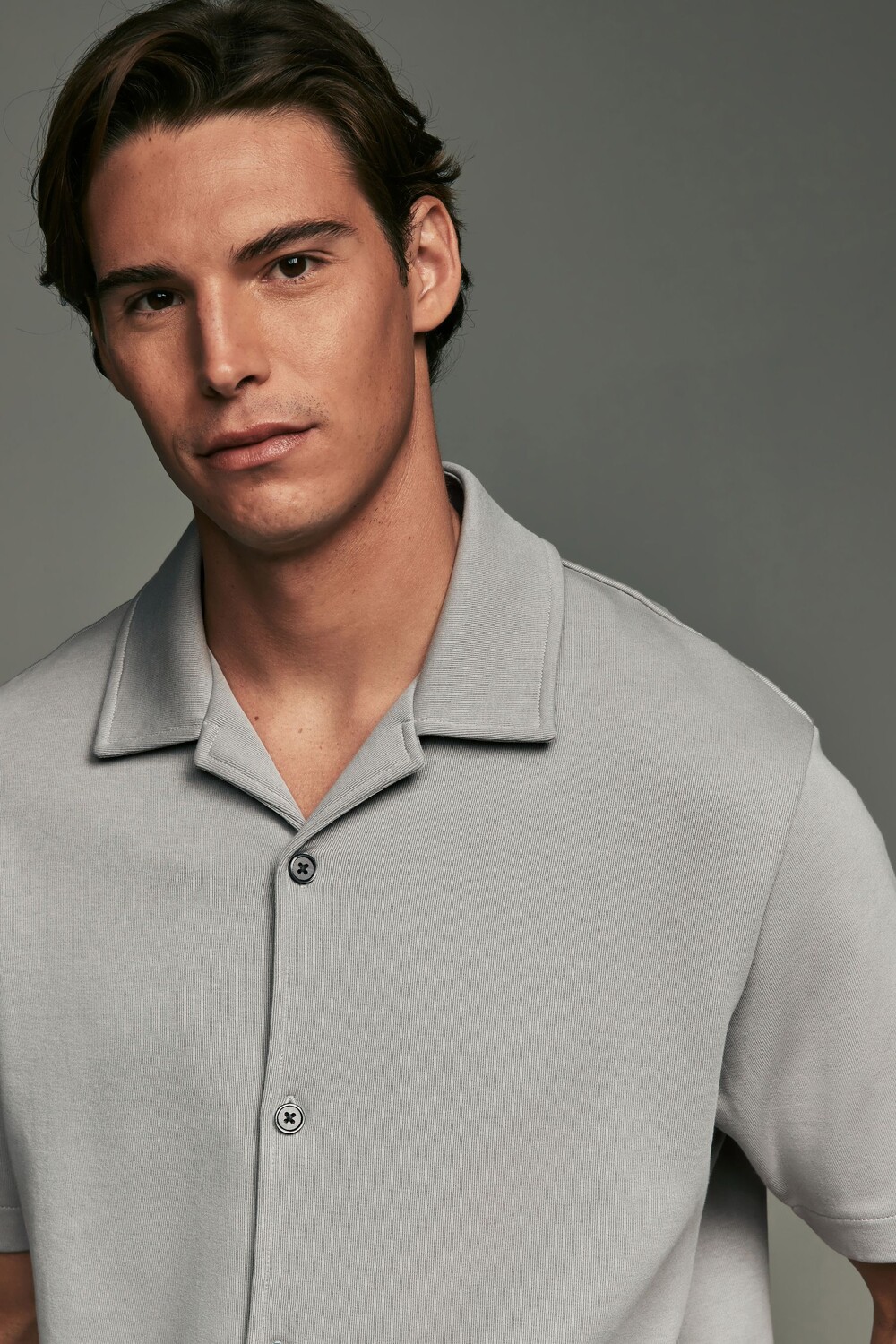 Рубашка свободного кроя из джерси с кубинским воротником Next, серый
Рубашка свободного кроя из джерси с кубинским воротником Next, серый