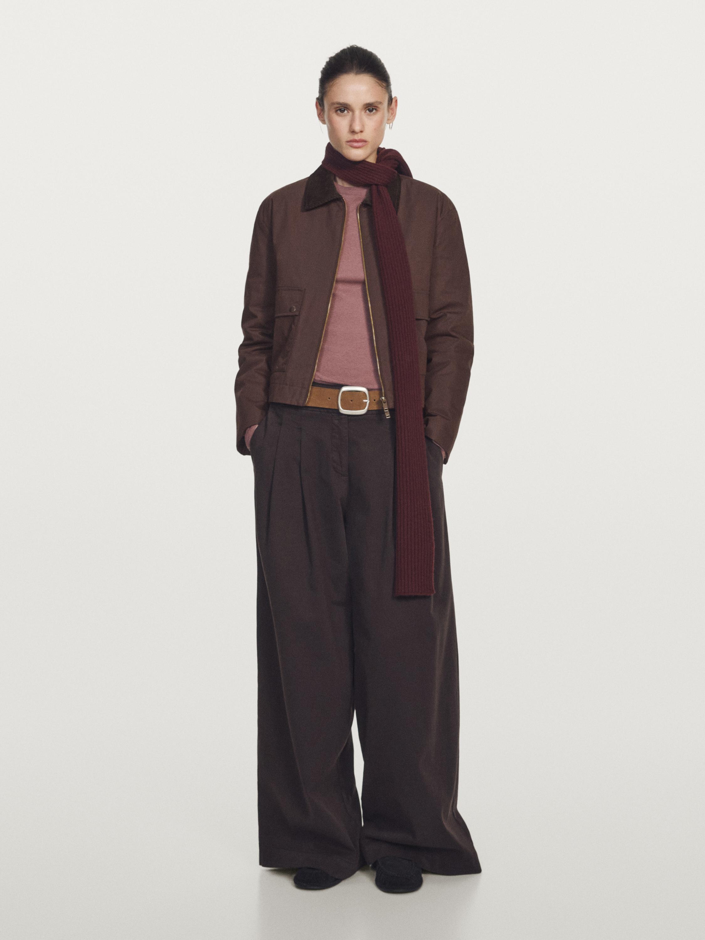 Короткая куртка с вельветовым воротником Massimo Dutti, бургундия
Короткая куртка с вельветовым воротником Massimo Dutti, бургундия