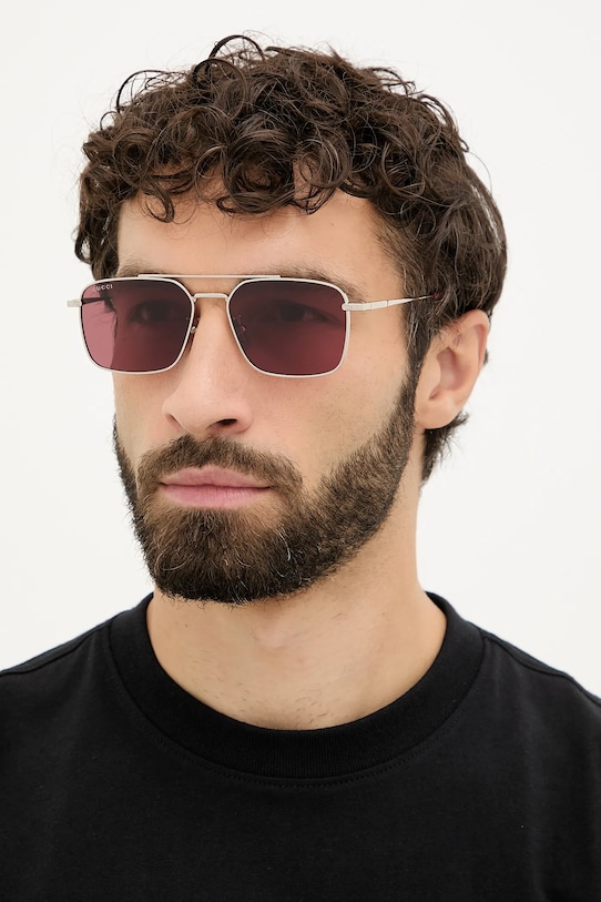 Солнцезащитные очки Gucci, серебряный
Солнцезащитные очки Gucci, серебряный