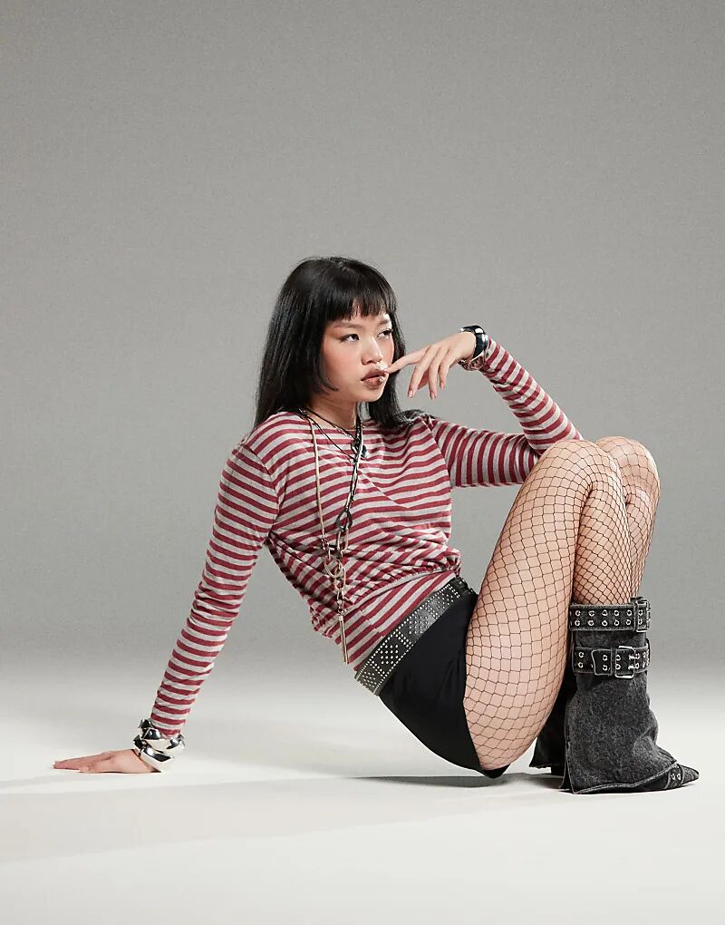 Длинный полосатый топ Zahir бордово-серого цвета Motel
Длинный полосатый топ Zahir бордово-серого цвета Motel