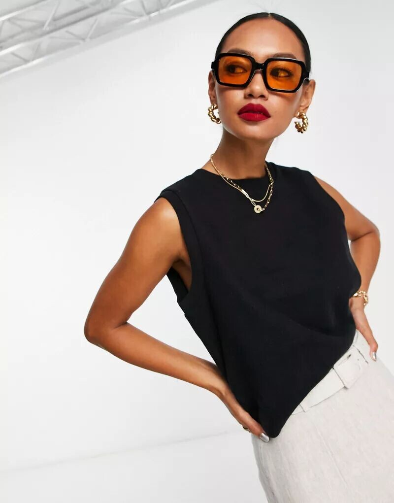 Супермягкая черная майка ASOS
Супермягкая черная майка ASOS