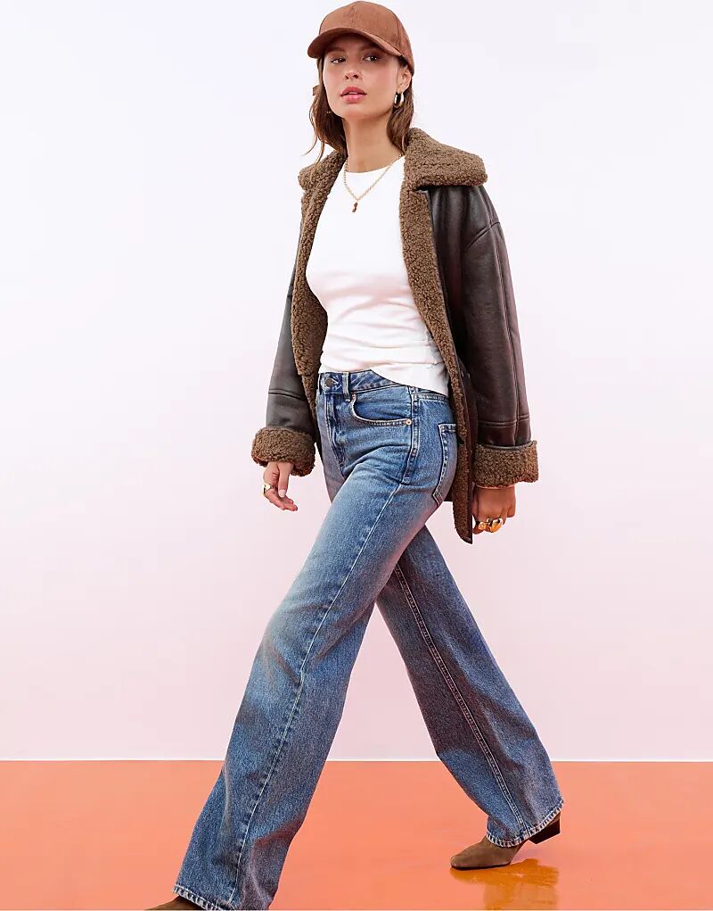 Двубортный пиджак Stradivarius Oversize с пуговицами коричневого цвета
Двубортный пиджак Stradivarius Oversize с пуговицами коричневого цвета