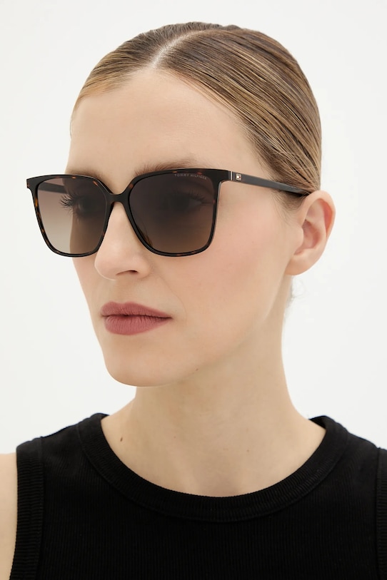 Солнцезащитные очки Tommy Hilfiger, коричневый
Солнцезащитные очки Tommy Hilfiger, коричневый