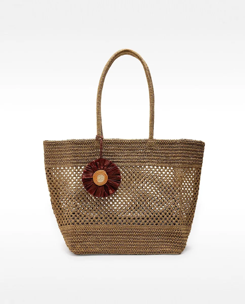 Сумка-шоппер из эффекта рафии с декоративным цветком Parfois, песочный
Сумка-шоппер из эффекта рафии с декоративным цветком Parfois, песочный