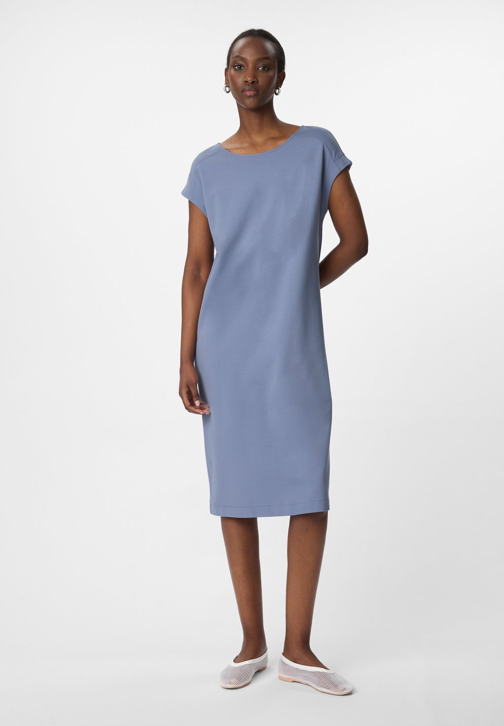 Платье из джерси MIDI MIT ÜBERSCHNITTENEN SCHULTERN comma casual identity, синий
Платье из джерси MIDI MIT ÜBERSCHNITTENEN SCHULTERN comma casual identity, синий