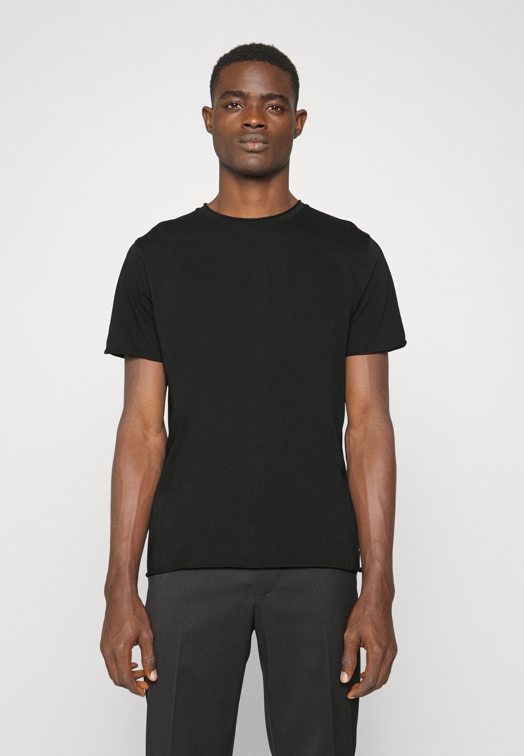 Базовая футболка Roll Neck Filippa K, черный
Базовая футболка Roll Neck Filippa K, черный