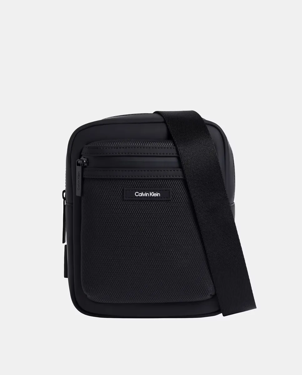 Резиновый плечевой ремень с двойным карманом Calvin Klein, чёрный
Резиновый плечевой ремень с двойным карманом Calvin Klein, чёрный