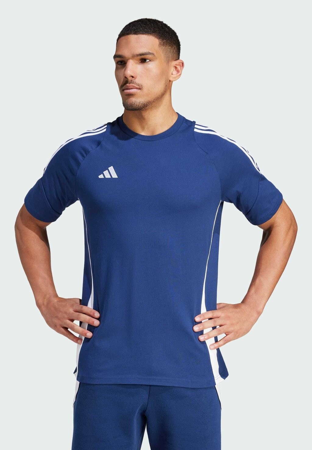 Спортивная футболка Tiro Adidas, цвет team navy blue white
Спортивная футболка Tiro Adidas, цвет team navy blue white