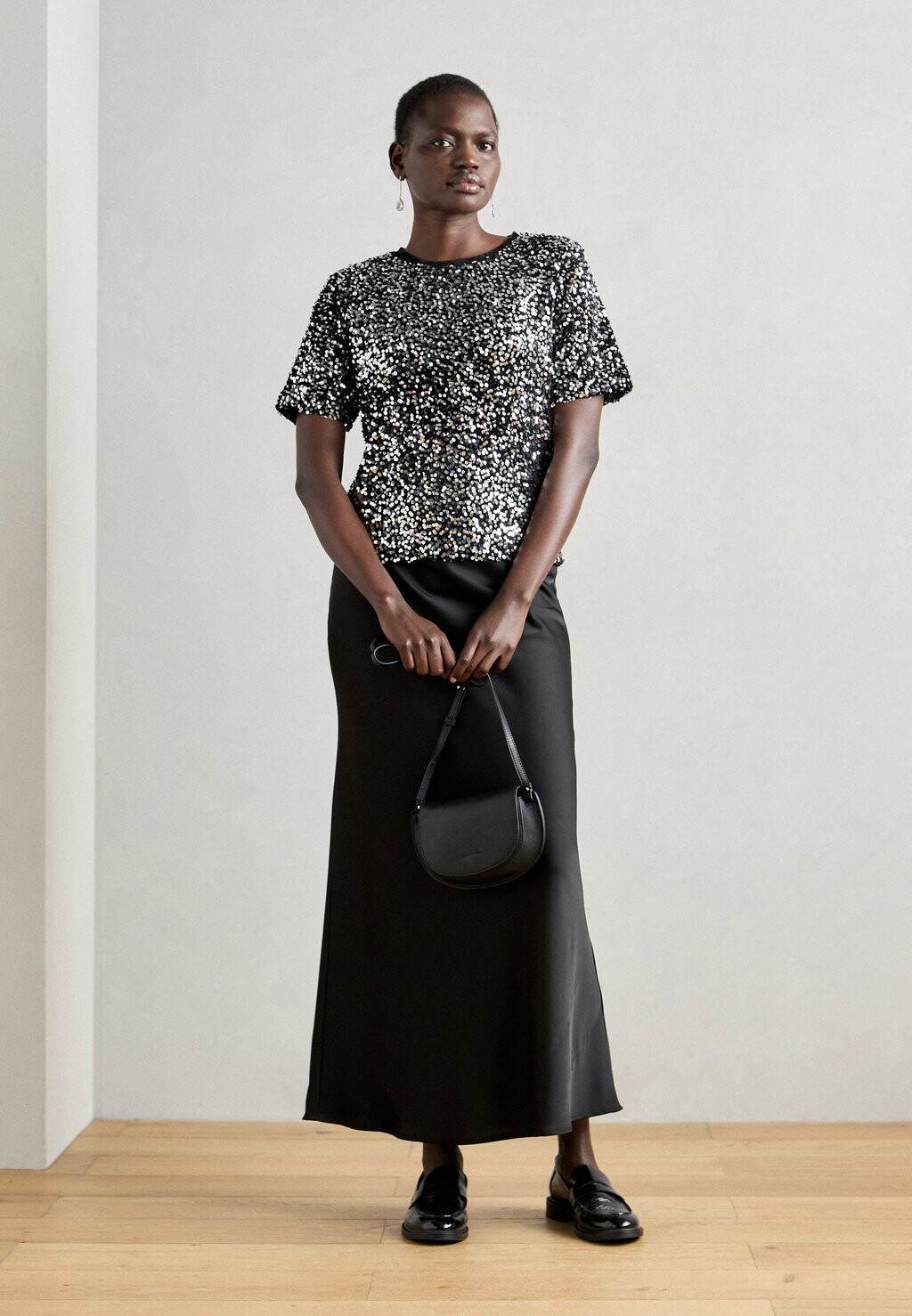 Футболка с принтом DYNE Morgan, черный
Футболка с принтом DYNE Morgan, черный