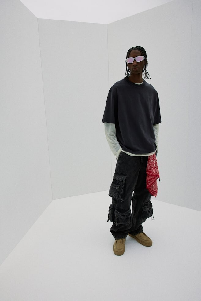 Футболка свободного кроя с эффектом потертости H&M, черный
Футболка свободного кроя с эффектом потертости H&M, черный