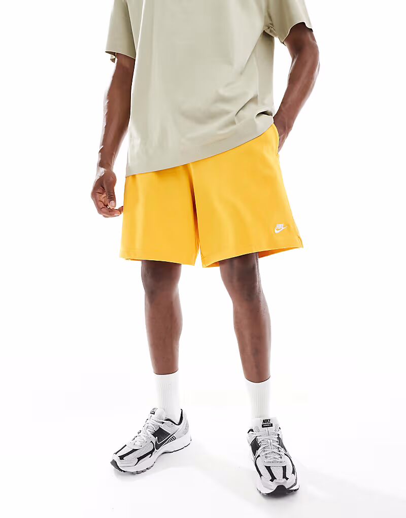 Трикотажные шорты Nike Club желтого цвета
Трикотажные шорты Nike Club желтого цвета