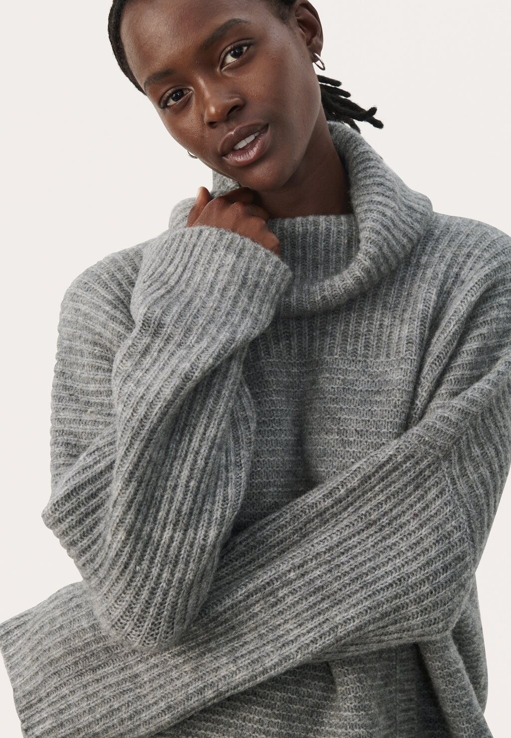 Джемпер TOCCAS Part Two, светло-серый 
Джемпер TOCCAS Part Two, светло-серый