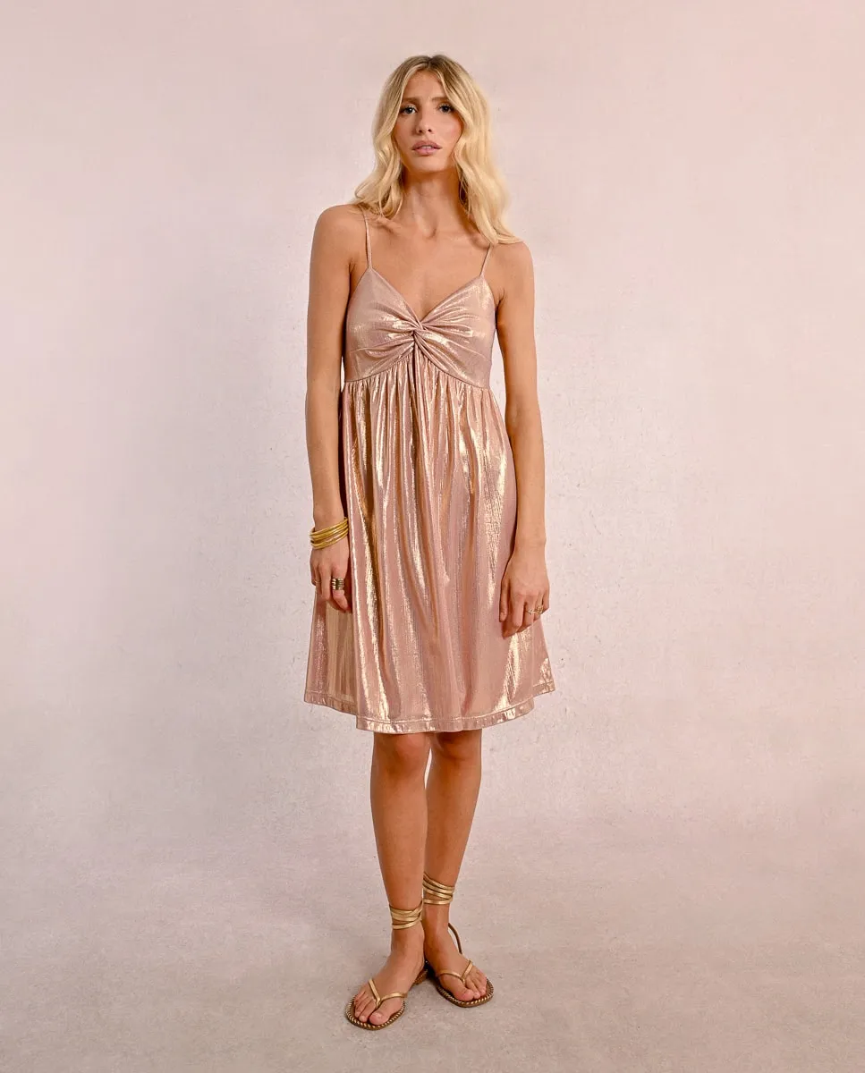 Короткое платье на бретелях из блестящей ткани Molly Bracken, розовый
Короткое платье на бретелях из блестящей ткани Molly Bracken, розовый