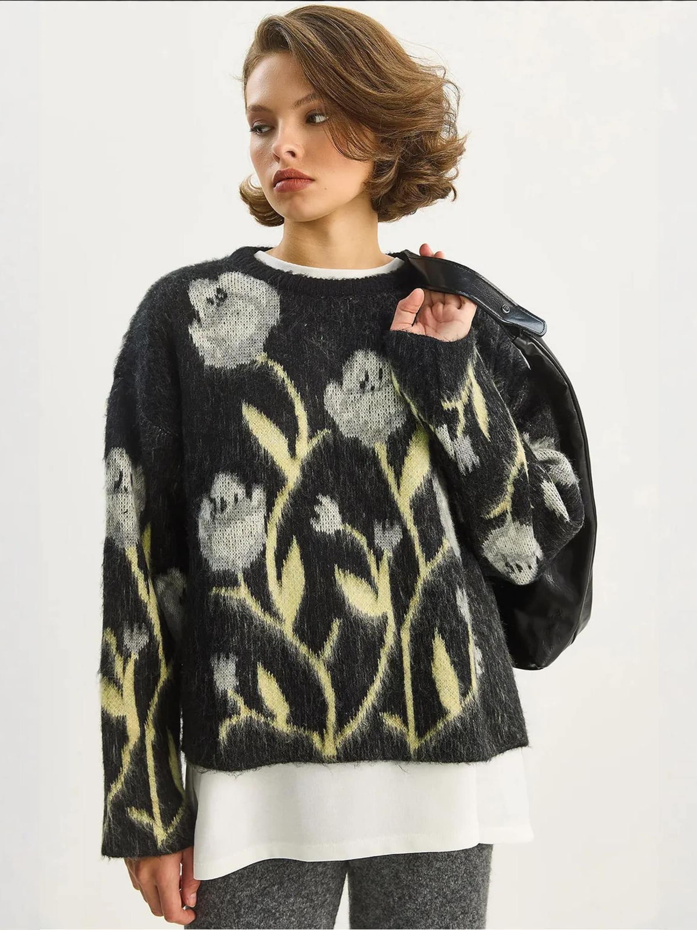 Bianco Lucci Черный оверсайз свитер
Bianco Lucci Черный оверсайз свитер