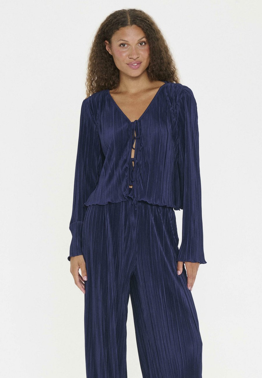 Блуза Saint Tropez ZUNISZ TIE, Eclipse/Dark Blue
Блуза Saint Tropez ZUNISZ TIE, Eclipse/Dark Blue