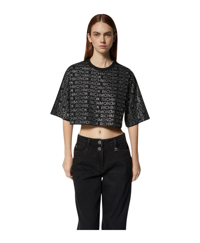 Черная укороченная футболка с логотипом по всей поверхности. Richmond, черный
Черная укороченная футболка с логотипом по всей поверхности. Richmond, черный